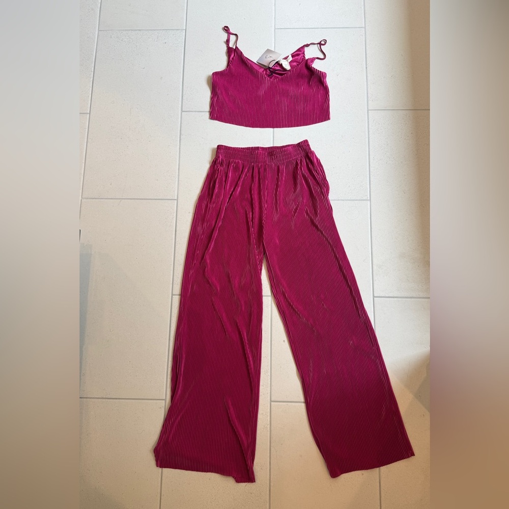 Chic Women's Two-Piece Set in Vibrant Pink